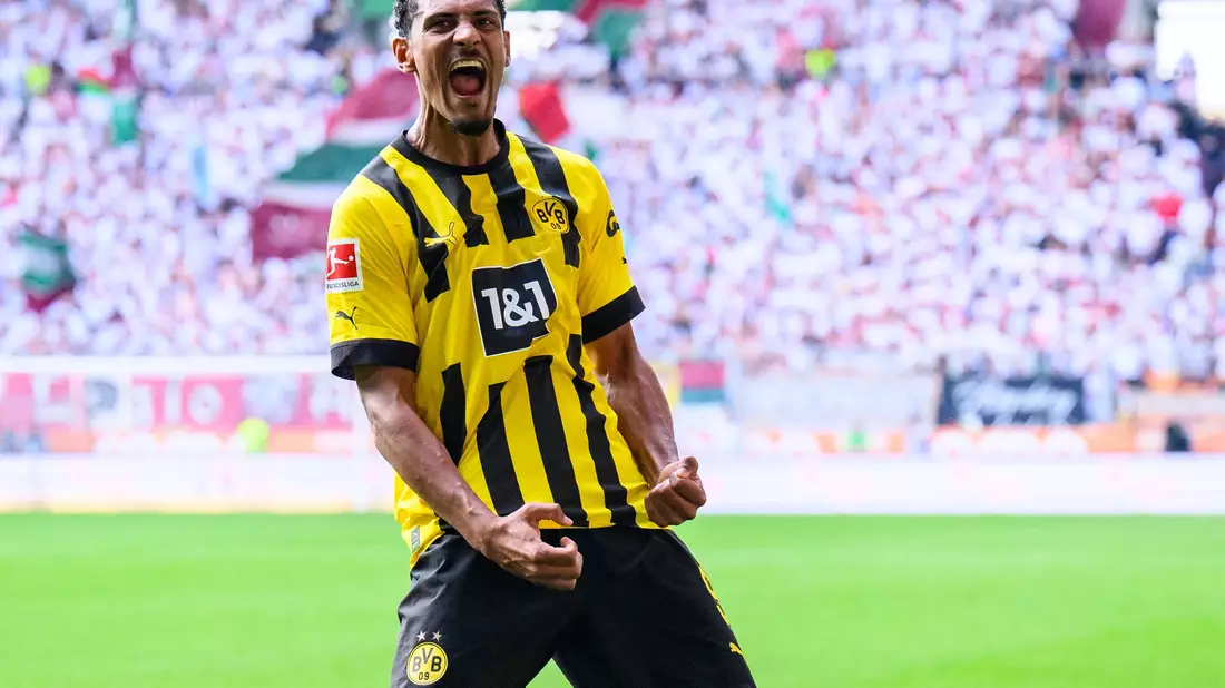 Kann sich am Samstag mit dem BVB die Meisterschale sichern. Dortmund-Stürmer Sébastien Haller. - Bild: Tom Weller/dpa