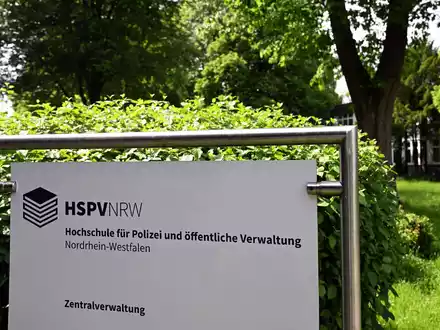 Die Zentralverwaltung der Hochschule für Polizei und öffentliche Verwaltung Nordrhein-Westfalen. - Foto: Federico Gambarini/dpa