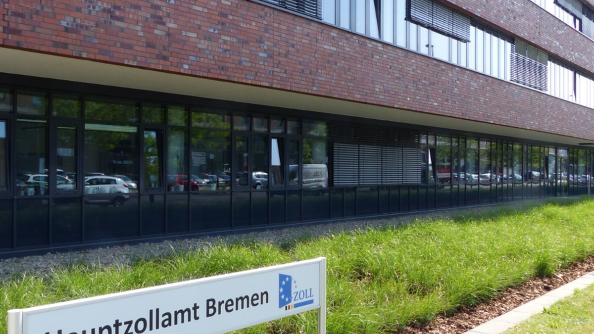 HZA-HB: Erfolgreiche Jahresbilanz des HZA Bremen / über 400 kg Kokain sichergestellt/ 150.000 gefälschte Produkte einbehalten/ 3,8 Milliarden Euro Einnahmen/ erfolgreiche Bekämpfung der Schwarzarbeit - Foto: presseportal.de