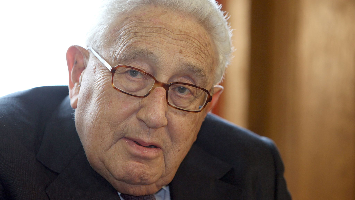 Spricht sich dafür aus, dass die Ukraine nach Kriegsende ins westliche Militärbündnis aufgenommen wird: Henry Kissinger (Archivbild). - Foto: Daniel Karmann/dpa