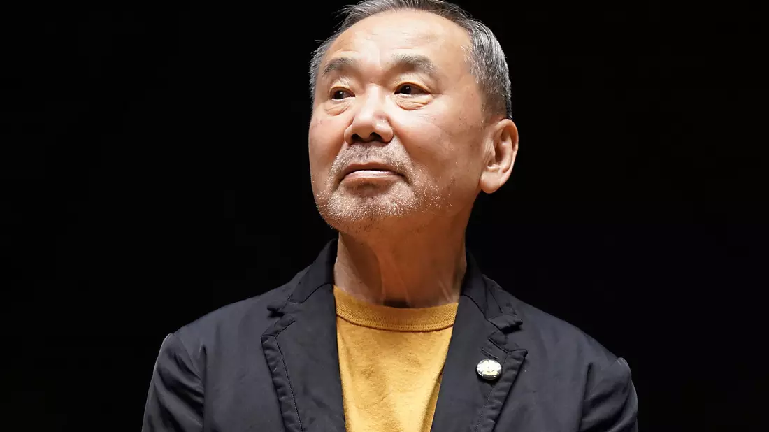 Bestsellerautor Haruki Murakami gehört seit Jahren zu den Anwärtern auf den Literaturnobelpreis. - Bild: Eugene Hoshiko/AP/dpa