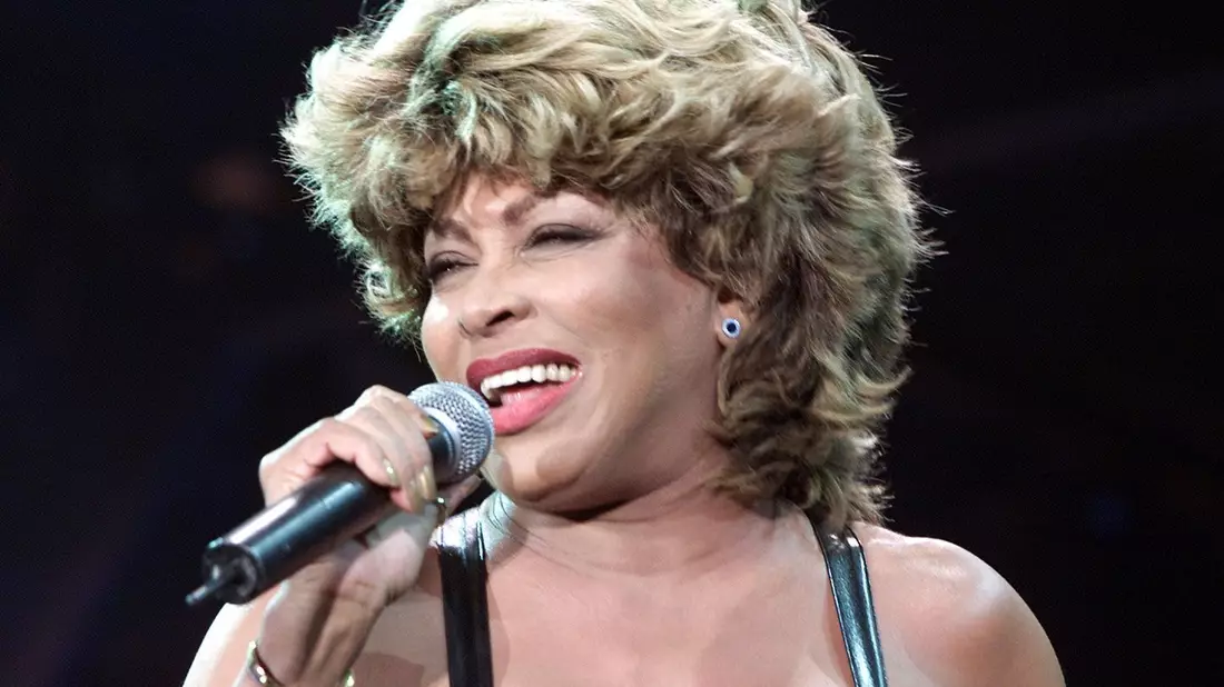 Auch weit nach ihrem Tod begeistert die Musik von Tina Turner die Fans. (Foto aus dem Jahr 2000) - Bild: Stefan Hesse/dpa