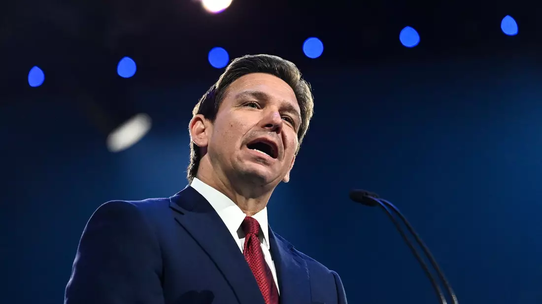 Floridas Gouverneur Ron DeSantis spricht während einer Festveranstaltung. - Bild: Paige Dingler/The News & Advance/AP/dpa