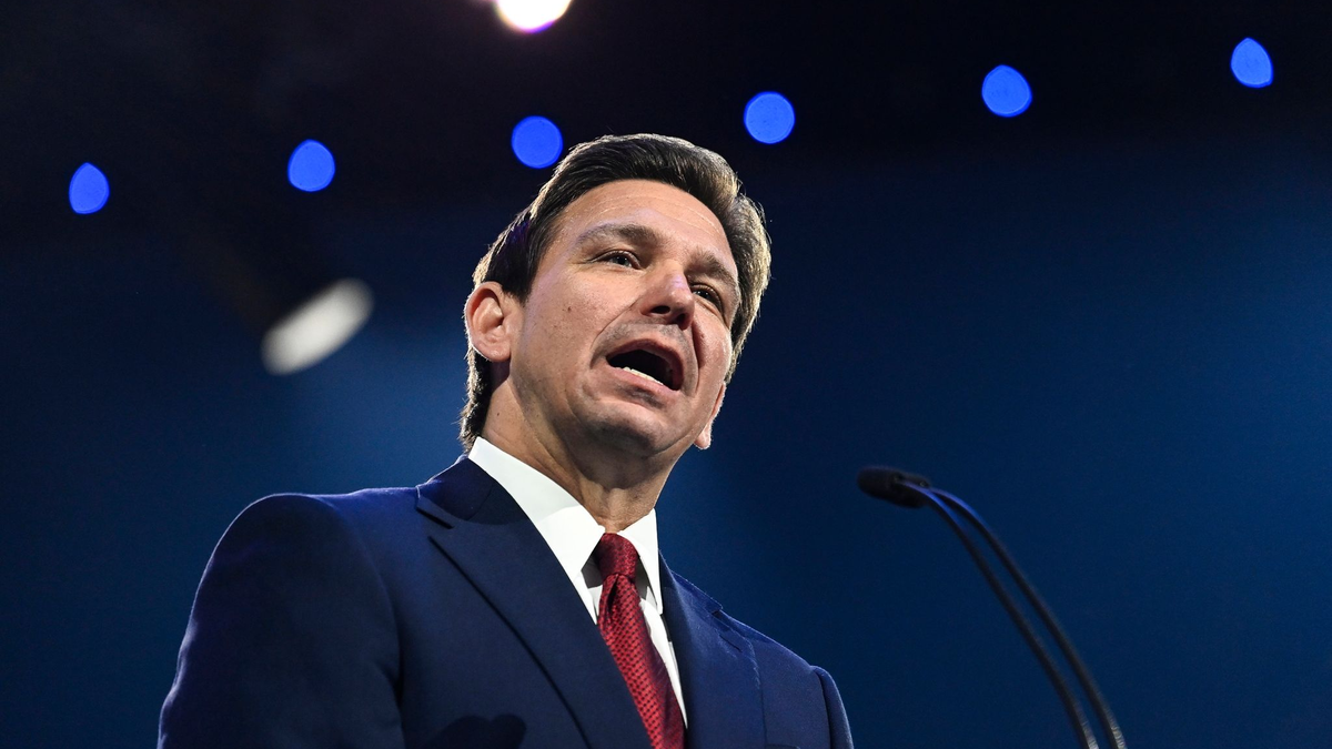 Floridas Gouverneur Ron DeSantis spricht während einer Festveranstaltung. - Foto: Paige Dingler/The News & Advance/AP/dpa