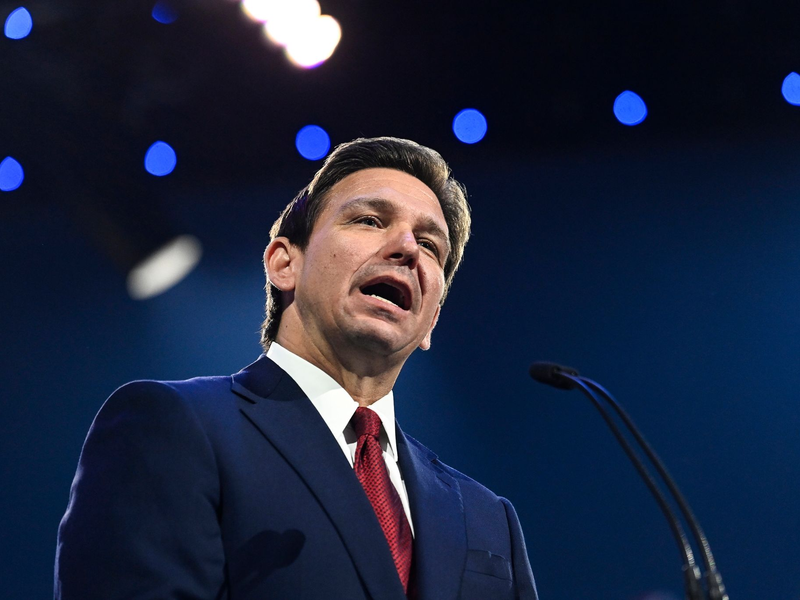 Floridas Gouverneur Ron DeSantis spricht während einer Festveranstaltung. - Foto: Paige Dingler/The News & Advance/AP/dpa