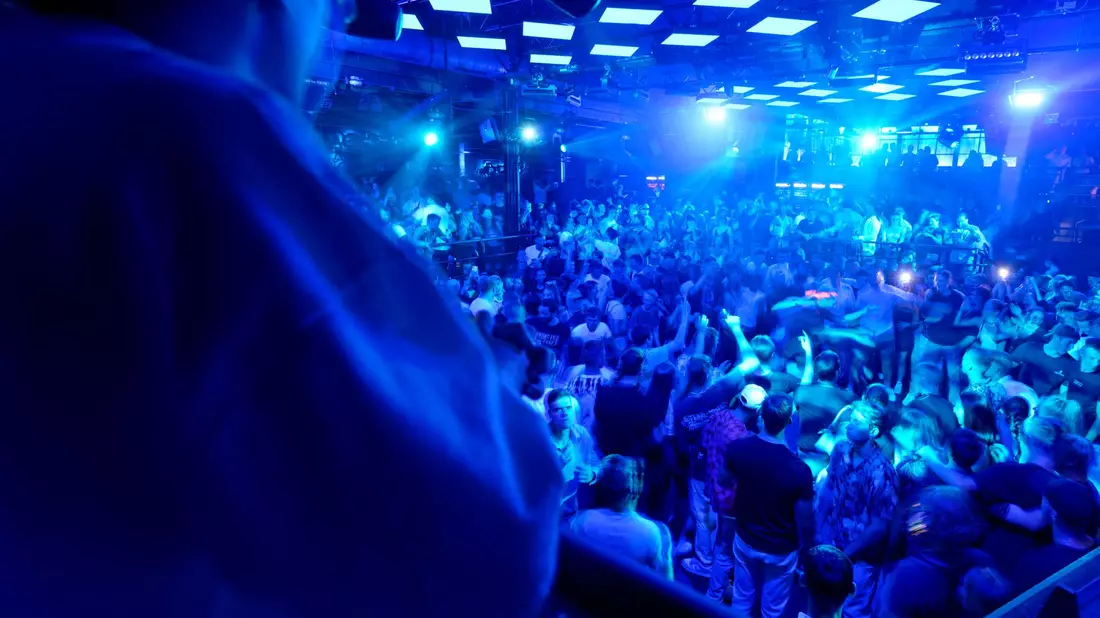 Die Tanzflächen im Club Bootshaus sind sehr beliebt. - Bild: Henning Kaiser/dpa