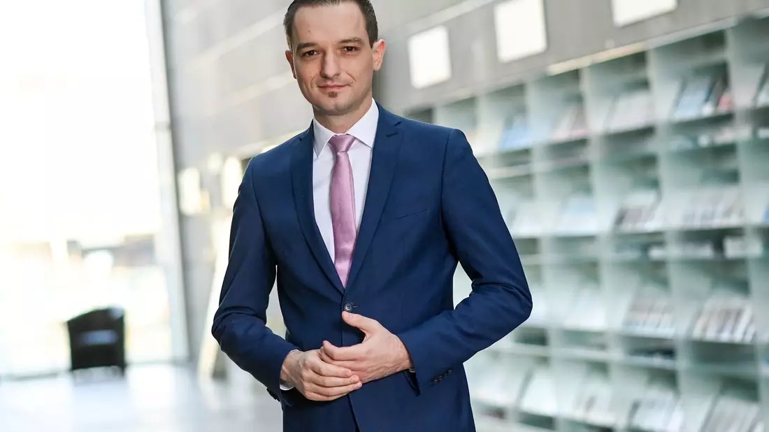 Benjamin Strasser (FDP), Parlamentarischer Staatssekretär, ist für einen Bürokratieabbau im Kampf gegen die Rezession. - Bild: Jens Kalaene/dpa-Zentralbild/dpa