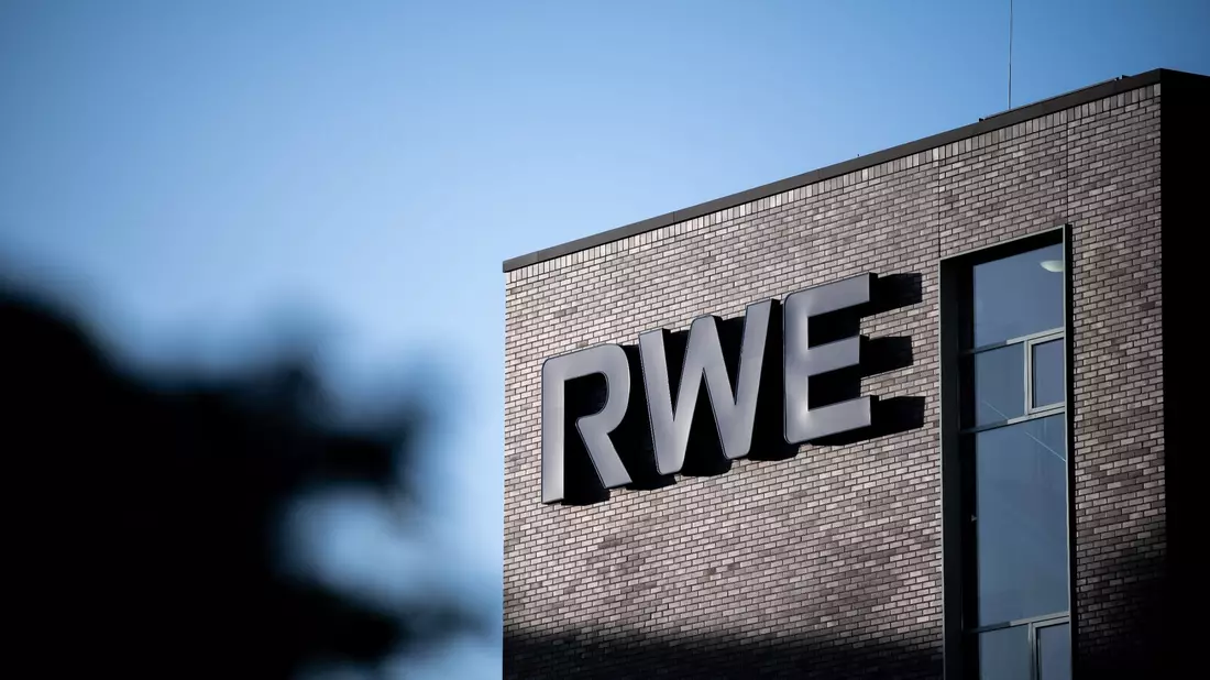 Der Energiekonzern RWE hat im vergangenen Jahr so viel Grünstrom produziert wie noch nie. (Archivbild) - Bild: Fabian Strauch/dpa