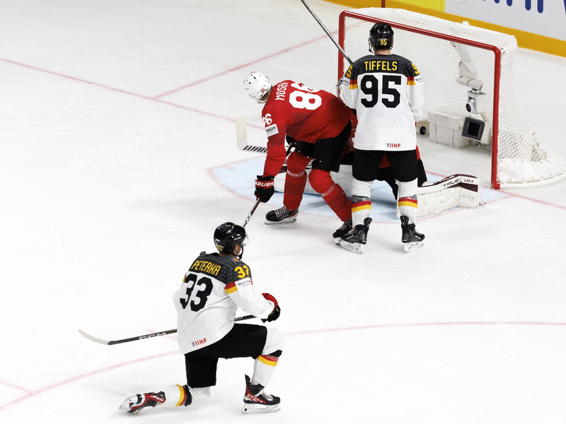 Auch Berlins Jonas Müller zeigte in der deutschen Defensive nicht sein bestes Spiel. - Foto: Salvatore Di Nolfi/KEYSTONE/dpa
