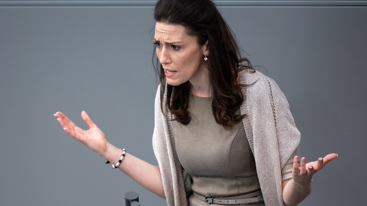 Die FDP-Politikerin Nicole Bauer während einer Bundestagsrede. - Foto: Bernd von Jutrczenka/dpa