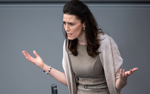 Die FDP-Politikerin Nicole Bauer während einer Bundestagsrede. - Foto: Bernd von Jutrczenka/dpa