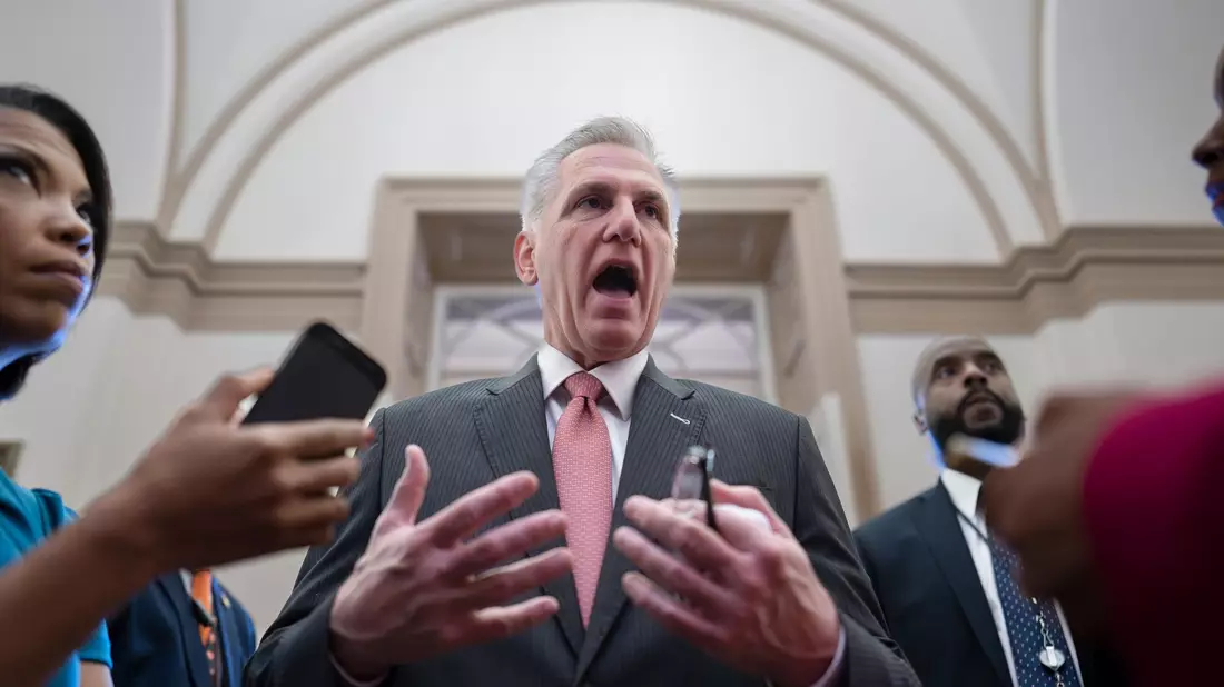 Kevin McCarthy, Sprecher des US-Repräsentantenhauses, äußert sich zu den Verhandlungen zur Schuldengrenze. - Bild: J. Scott Applewhite/AP/dpa