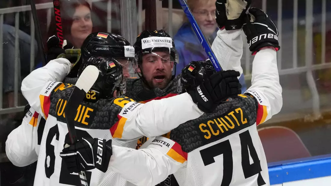 Deutschland richtet die Eishockey-Weltmeisterschaft 2027 aus. - Bild: Roman Koksarov/AP/dpa