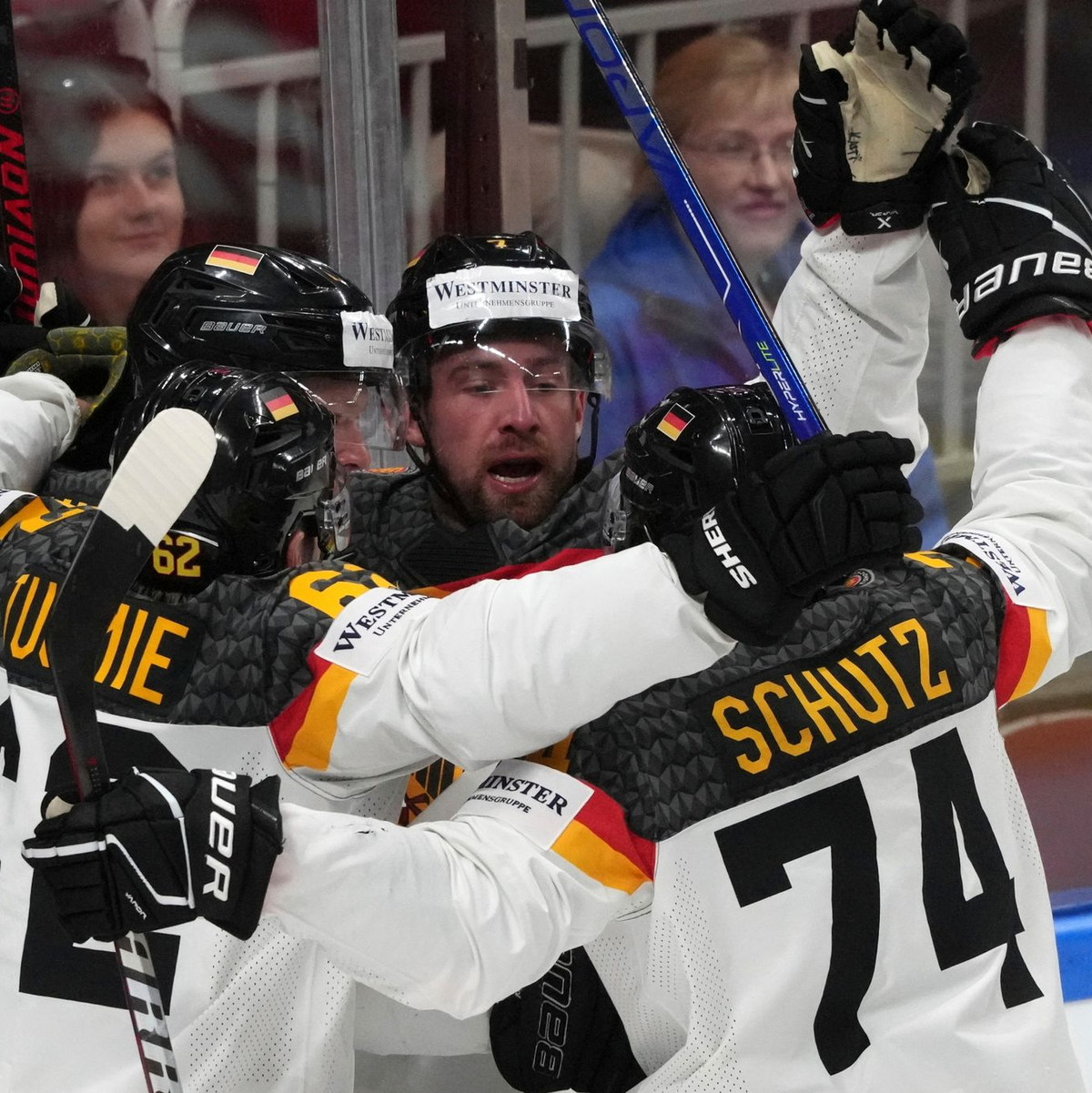 Deutschland richtet die Eishockey-Weltmeisterschaft 2027 aus. - Foto: Roman Koksarov/AP/dpa