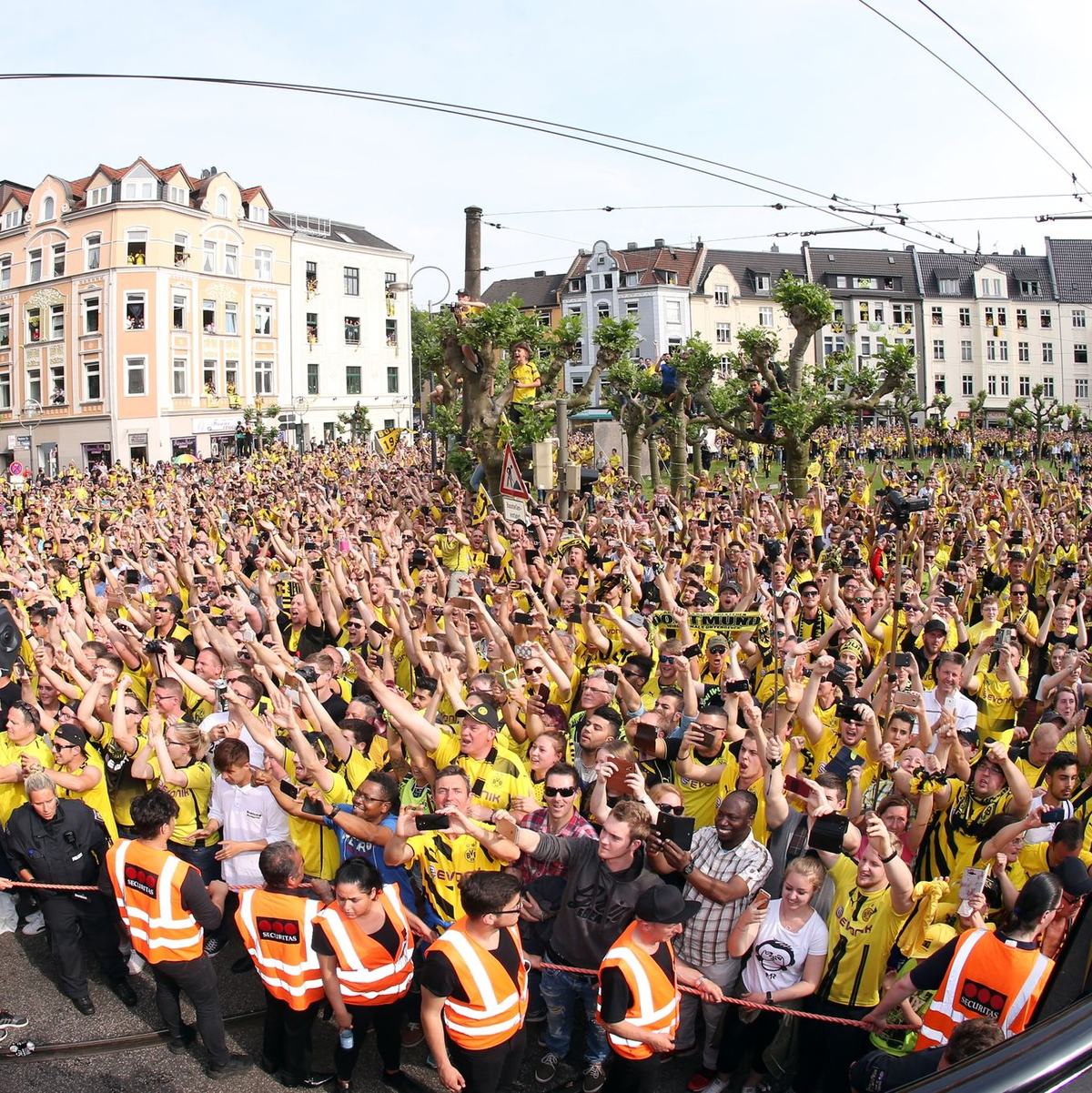 In Dortmund werden im Falle des Meistertitels mehr als 200.000 Fans erwartet. - Foto: Ina Fassbender/dpa