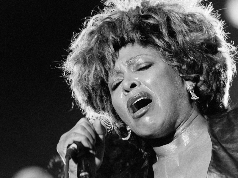 Die US-Sängerin Tina Turner singt im St. Jakob Stadion in Basel (1993). - Foto: Adv Archiv/Alessandro Della Vall/KEYSTONE/dpa