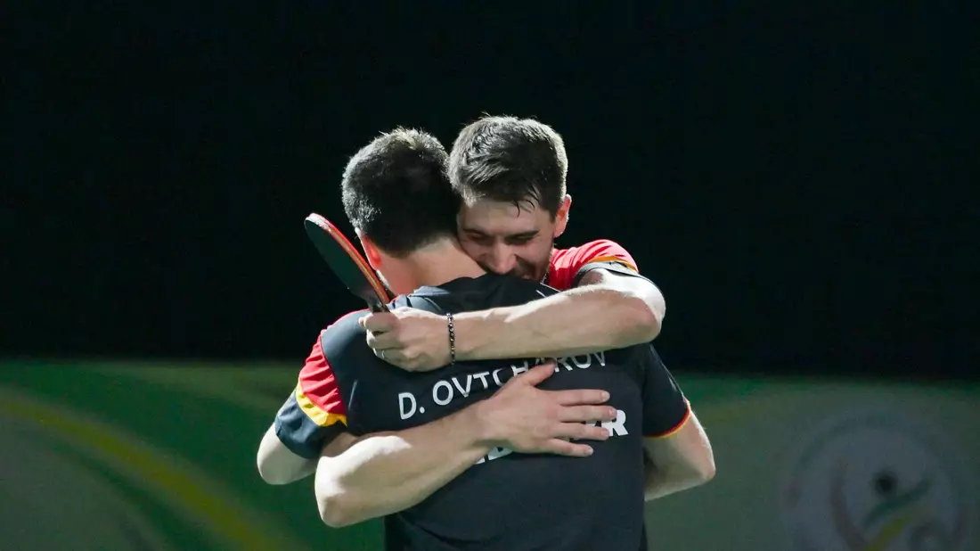 Dimitrij Ovtcharov und Patrick Franziska haben bei der Tischtennis-WM in Südafrika das Endspiel im Doppel verpasst. - Bild: Han Xu/XinHua/dpa