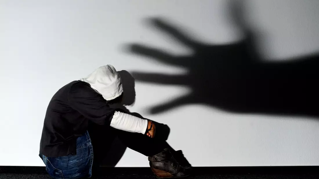 Einem 34-Jährigen aus Marburg wird vorgeworfen, Kinder sexuell missbraucht zu haben. Er wurde in Untersuchungshaft gebracht. - Bild: Julian Stratenschulte/dpa