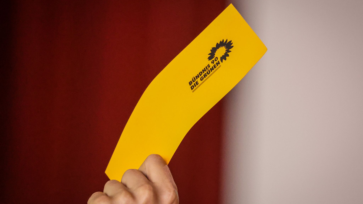 Alle Parteimitglieder stimmten für Gespräche mit der SPD und den Linken. - Foto: Focke Strangmann/dpa