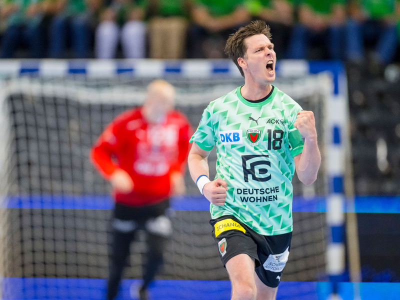 Der Berliner Hans Lindberg jubelt. - Foto: Sascha Klahn/dpa