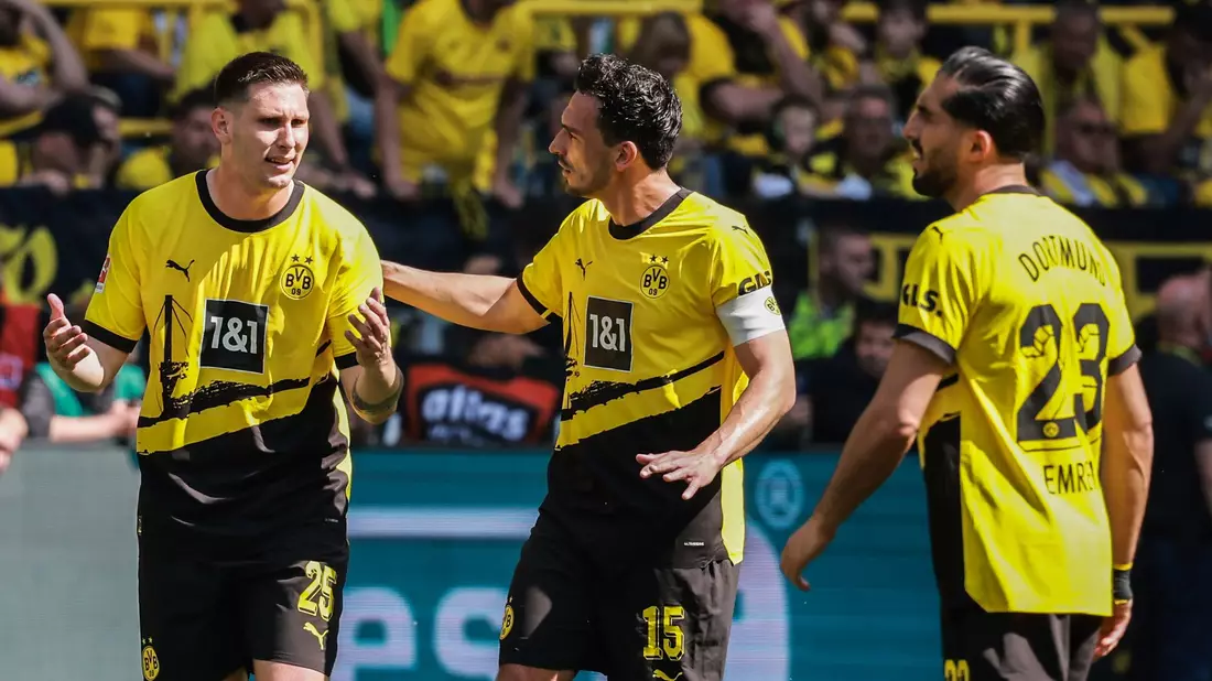 Meisterschaft verspielt: Borussia Dortmunds Mats Hummels nach dem 2:2-Remis gegen Mainz. - Bild: Christian Charisius/dpa