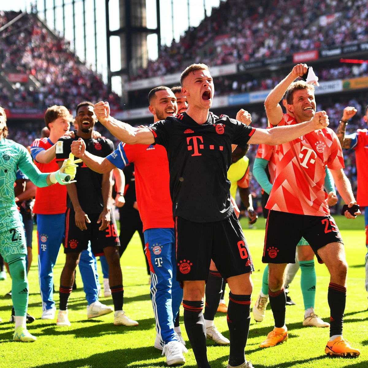 Der FC Bayern München siegte in Köln und wurde doch noch deutscher Meister. - Foto: Marius Becker/dpa