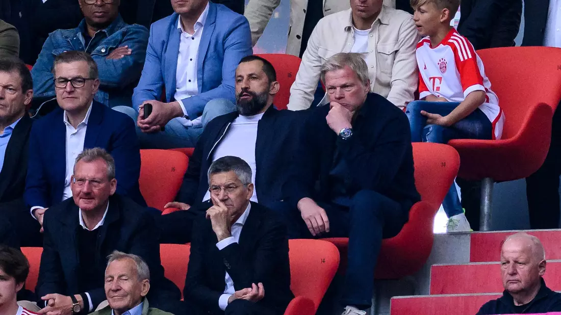 Der FC Bayern trennt sich von Hasan Salihamidzic (M.) und Oliver Kahn (r). Finanzvorstand Jan-Christian Dreesen (l) soll Kahn folgen. - Bild: Tom Weller/dpa
