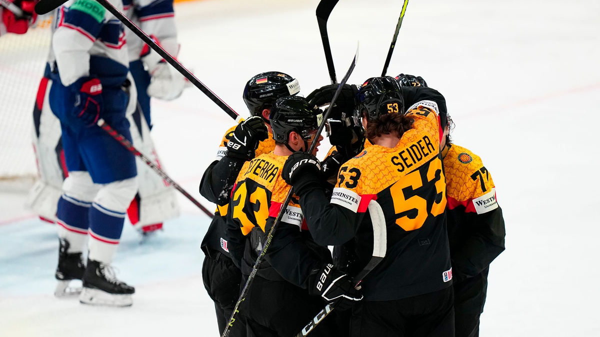 Frederik Tiffels (l) schoss Deutschland ins WM-Finale. - Foto: Pavel Golovkin/AP