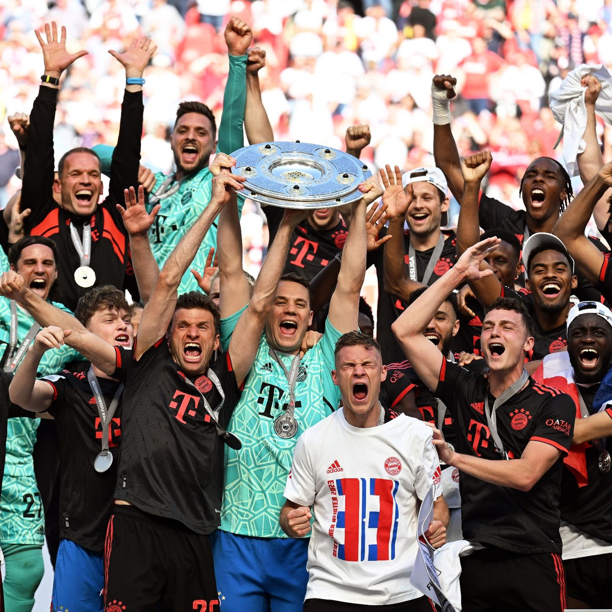 Der FC Bayern durfte am Ende die Meisterschale hochstemmen. - Foto: Federico Gambarini/dpa