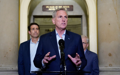 Präsentierte zusammen mit US-Präsident Joe Biden erst kürzlich einen Deal: Kevin McCarthy, Republikaner und Sprecher des US-Repräsentantenhauses. - Foto: Patrick Semansky/AP