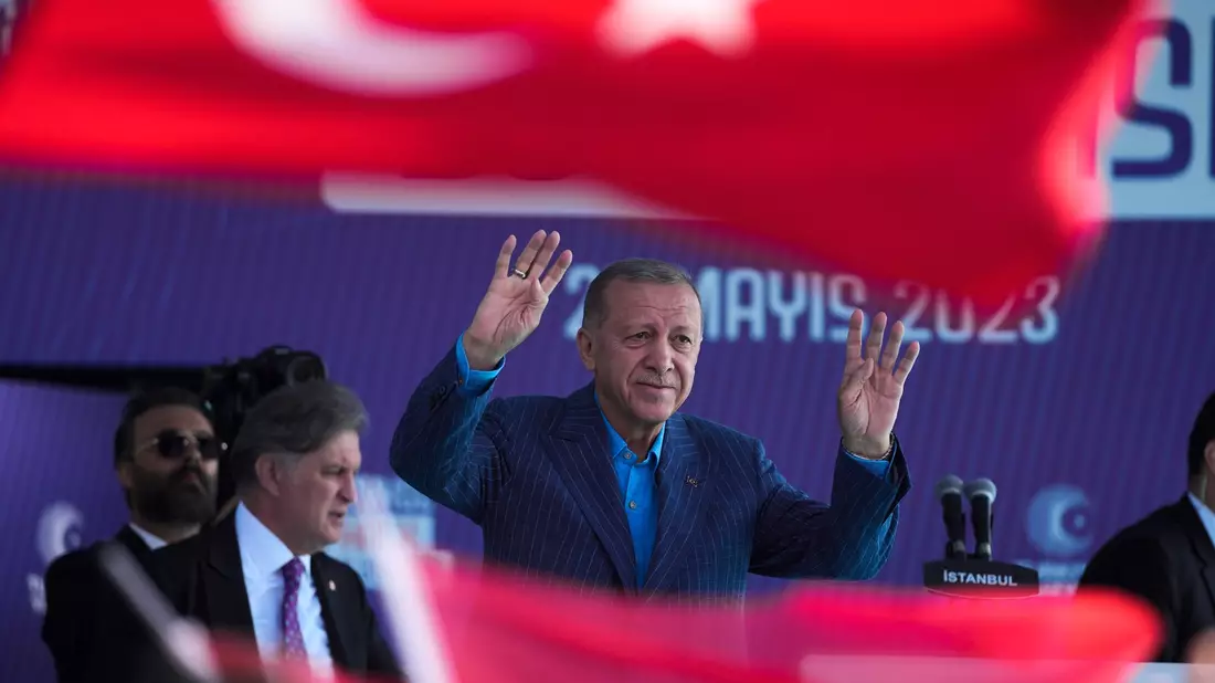 Präsident Recep Tayyip Erdogan ist seit 20 Jahren an der Macht. - Bild: Khalil Hamra/AP
