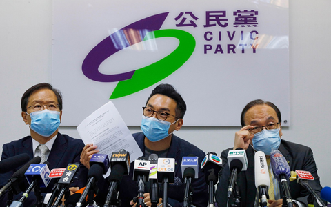 Mitglieder der pro-demokrtischen «Civic Party» während einer Pressekonferenz (Archivbild). - Foto: Kin Cheung/AP/dpa
