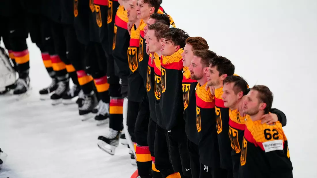 Das deutsche Eishockey-Team ist mindestens schon Vize-Weltmeister. - Bild: Pavel Golovkin/AP