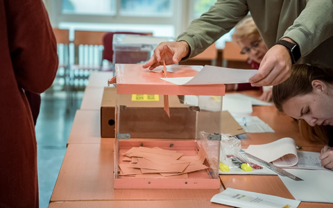 Abstimmung fĂĽr die Regional- und Kommunalwahlen in Madrid. - Foto: Gabriel Luengas/EUROPA PRESS/dpa Abstimmung fĂĽr die Regional- und Kommunalwahlen in Madrid. - Foto: Gabriel Luengas/EUROPA PRESS/dpa