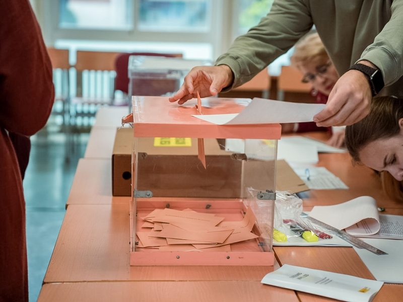 Abstimmung für die Regional- und Kommunalwahlen in Madrid. - Foto: Gabriel Luengas/EUROPA PRESS/dpa