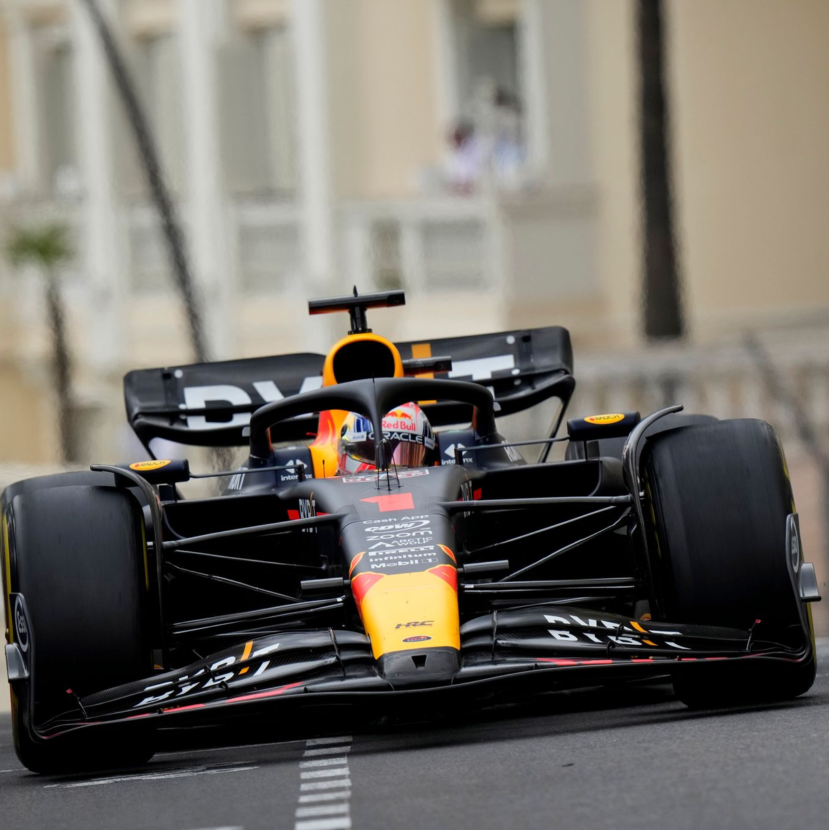 Nächster Start-Ziel-Sieg: Dominanter Max Verstappen gewinnt auf dem engen Kurs von Monaco. - Foto: Luca Bruno/AP/dpa