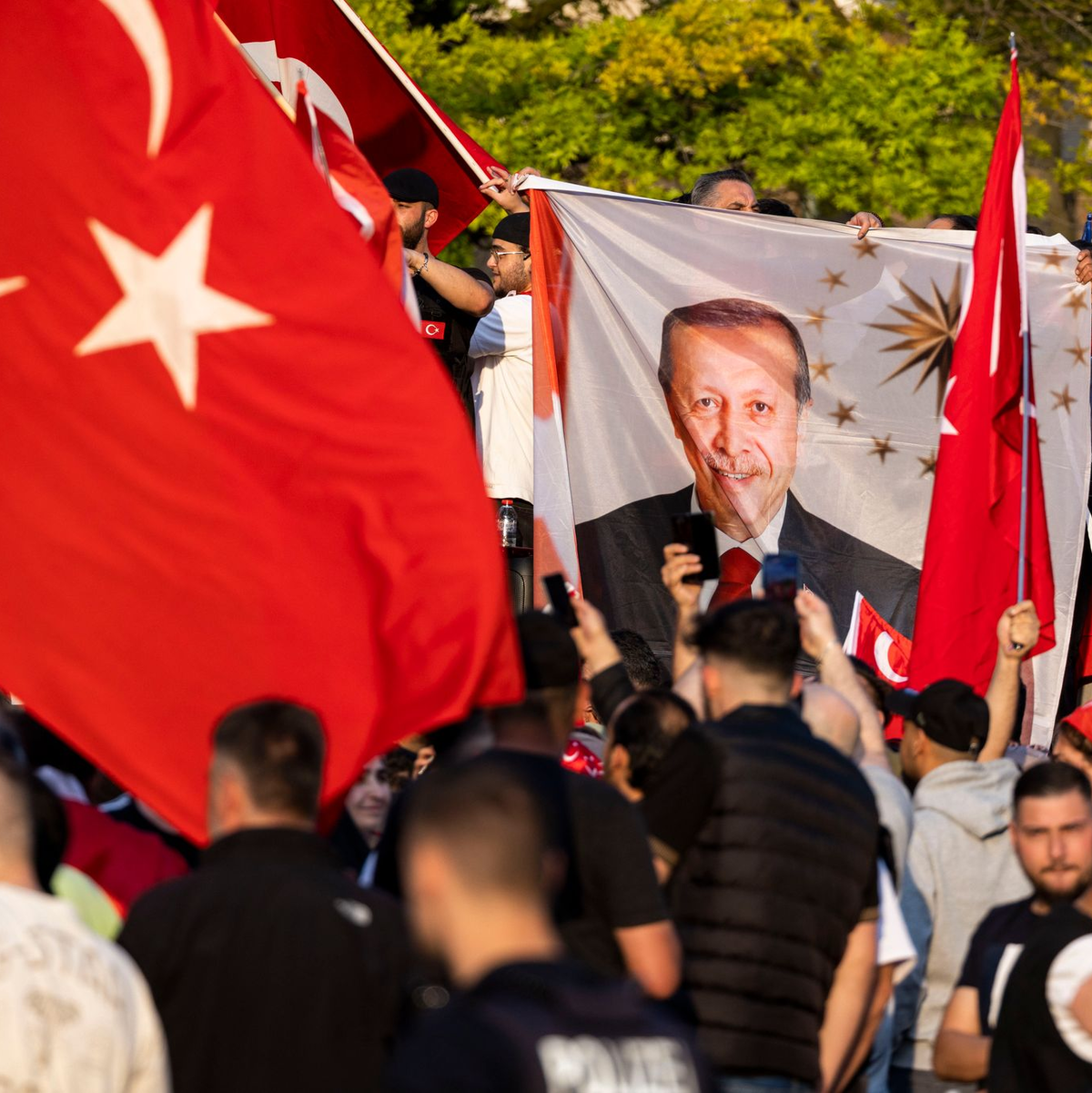 Erdogan-Anhänger im Duisburger Norden. - Foto: Christoph Reichwein/dpa