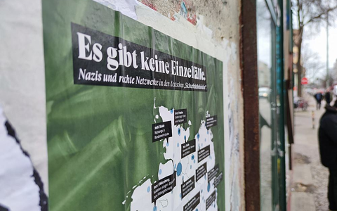 Plakat mit Kritik an Einzelfall-These - Foto: ?ber dts Nachrichtenagentur