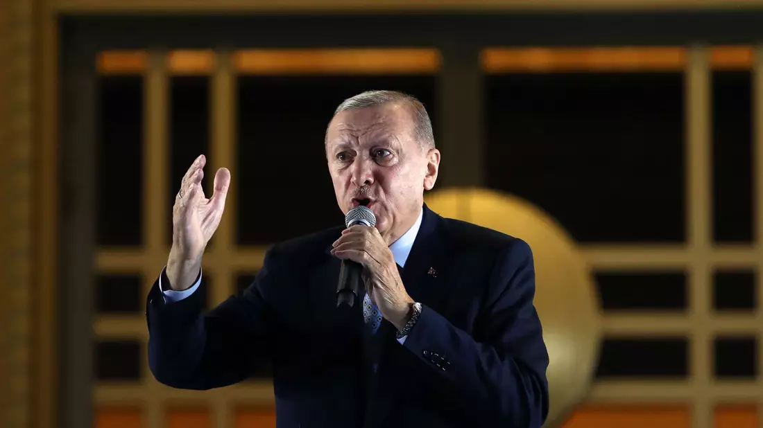 Der türkische Präsident Recep Tayyip Erdogan bleibt weitere fünf Jahre im Amt. - Bild: Mustafa Kaya/Handout/XinHua/dpa