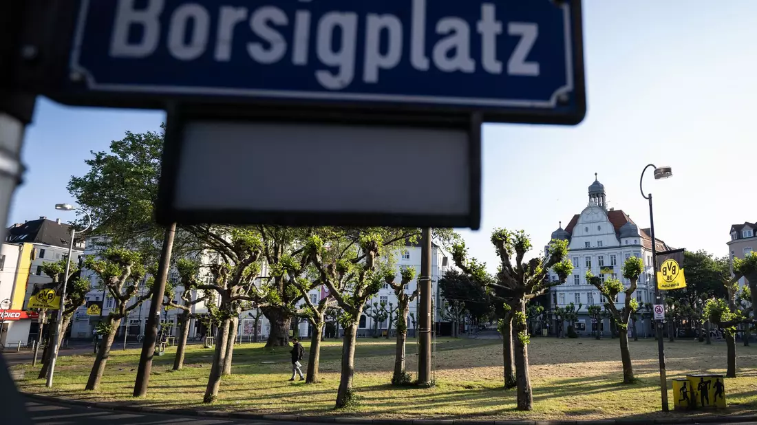 Der Borsigplatz in Dortmund blieb nach der verpassten Meisterschaft leer. - Bild: Bernd Thissen/dpa