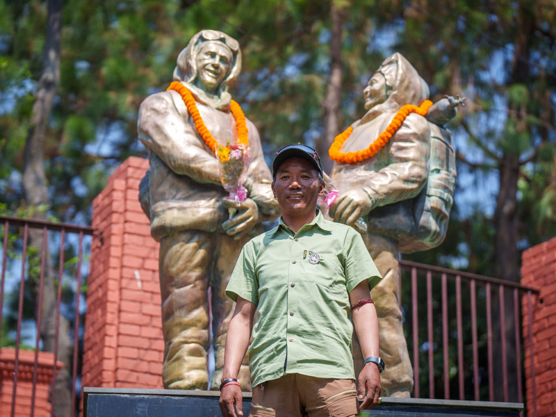 Der bekannte nepalesische Bergführer Kami Rita vom Volk der Sherpa wurde geehrt. - Foto: Niranjan Shrestha/AP