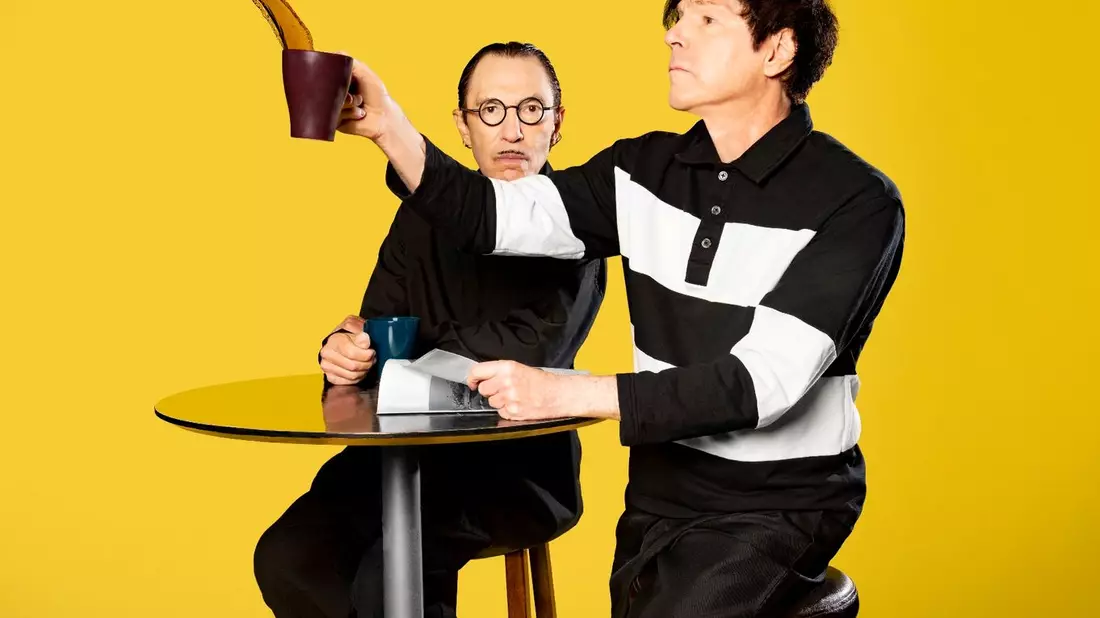 Die Brüder Ron (l) und Russell Mael legen ihr neues Album «The Girl Is Crying In Her Latte» vor. - Bild: Munachi Osegbu/Island Records/Universal Music/dpa