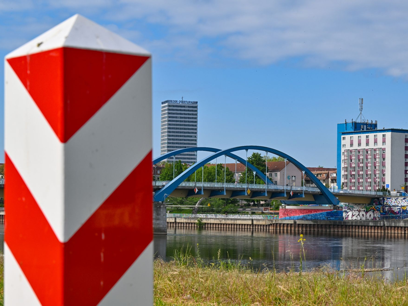 Der deutsch-polnische Grenzübergang in Frankfurt (Oder). Kommen hier stationäre Kontrollen der Bundespolizei? - Foto: Patrick Pleul/dpa