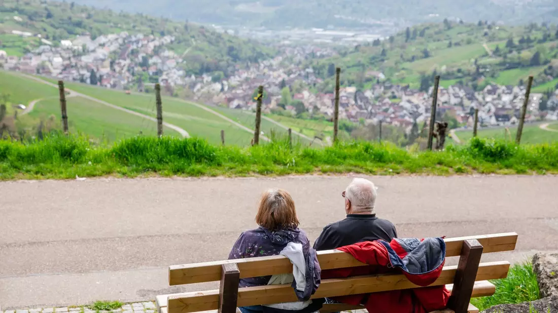 Im vergangenen Jahr sind die Menschen in Deutschland im Schnitt mit 64,4 Jahren in Rente gegangen. - Bild: Christoph Schmidt/dpa/Symbolbild