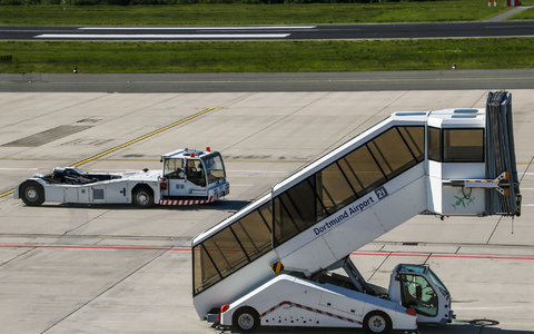 Am Flughafen Dortmund ist ein international gesuchter Mann gefasst worden, der einen anderen erstochen haben soll (Symbolbild). - Foto: Stephan Schütze/dpa
