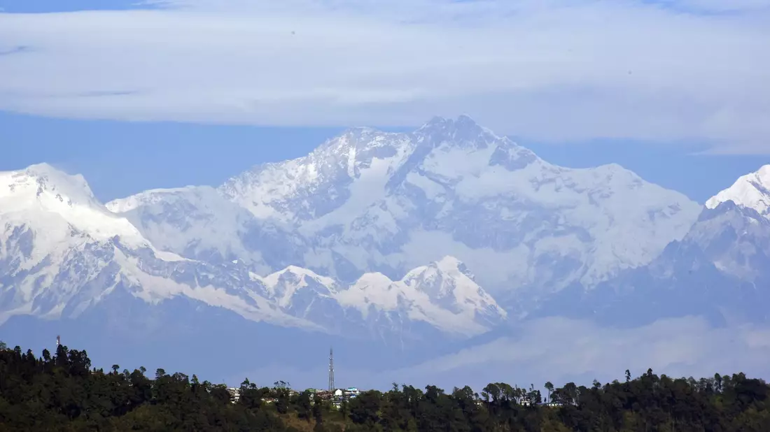 Der Gipfel des Kangchendzönga: Hier war Stitzinger alleine unterwegs. - Bild: Indranil Aditya/NurPhoto via ZUMA Press/dpa
