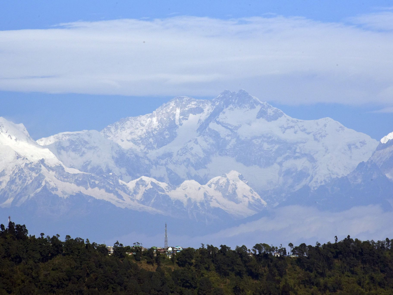Schnee liegt auf dem Gipfel des Kangchendzönga. Der bekannte Bergsteiger Luis Stitzinger wurde dort tot gefunden. - Foto: Indranil Aditya/NurPhoto via ZUMA Press/dpa