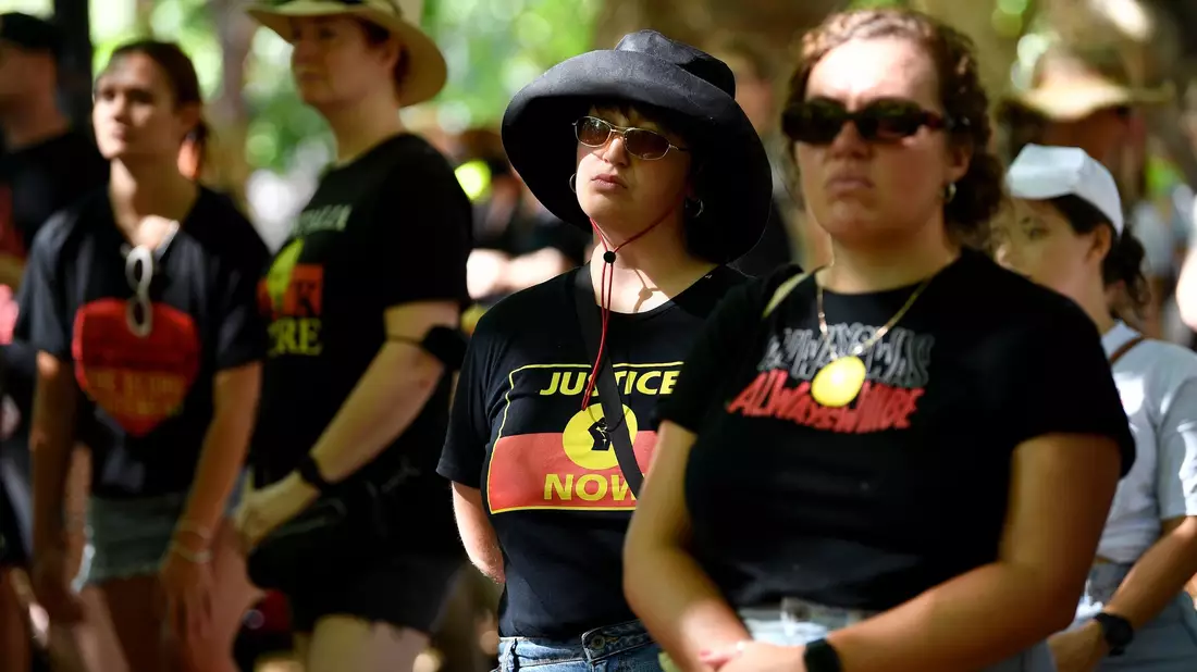 Protest während einer «Invasion Day»-Kundgebung im Rahmen des Nationalfeiertags «Australia Day» am 26.01.2023. - Bild: Bianca De Marchi/AAP/dpa