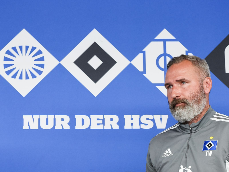 Erwartet mit seinem Team zum Liga-Start den FC Schalke 04: HSV-Coach Tim Walter. - Foto: Christian Charisius/dpa