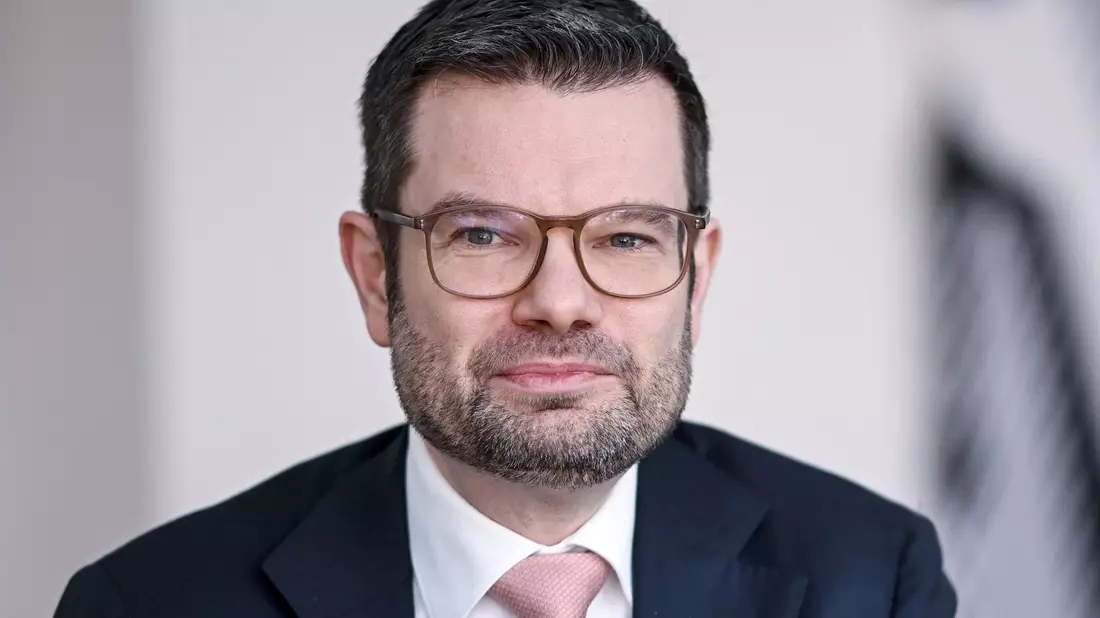 Das Haus von Justizminister Marco Buschmann (FDP) wurde beschmiert. - Bild: Britta Pedersen/dpa/Archiv